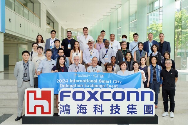 Image 2: Delegation visited the Foxconn Technology interactive showroom.