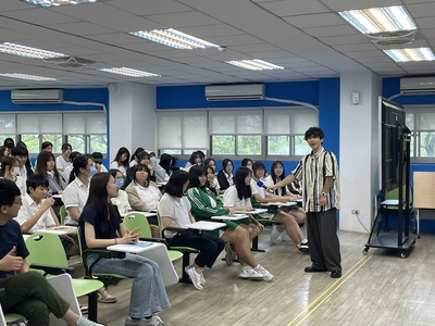 學生認真聽講，積極參與問答