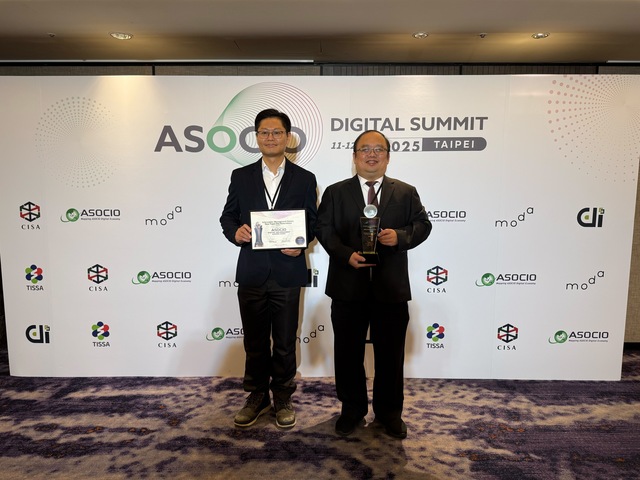 Figure 2: Representatives from the New Taipei City Government’s Information Management Center attend the award ceremony.