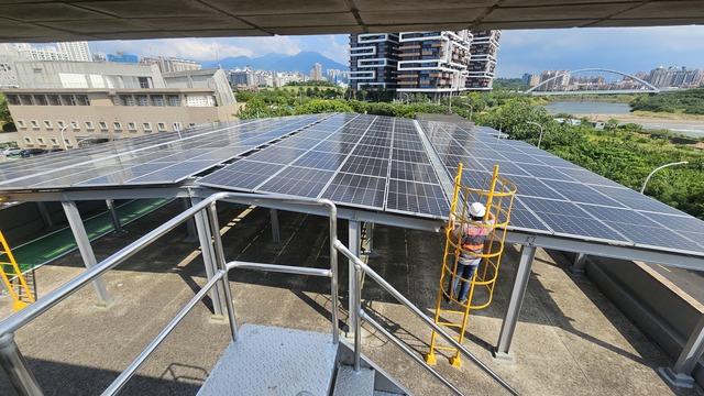 圖2：機房屋頂設置太陽能光電系統節能又減碳