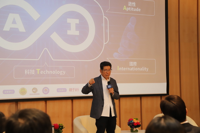 本屆校長會議，嚴長壽董事長為現場校長分享實務經驗。