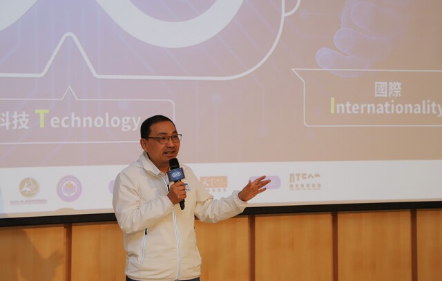 侯友宜表示，教育是城市永續發展的基礎，確保學校正常運作，讓學生在公平、安全的環境中學習。