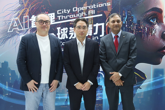 From left to right, special guest speakers, including Wei F. Lee Ph, D., Managing Director of Paul Hsu and Partners, Kai Hua , Chief Technology Officer of Microsoft Taiwan, and Karthi Madhavan, Country Head of TCS Taiwan, share their insights.