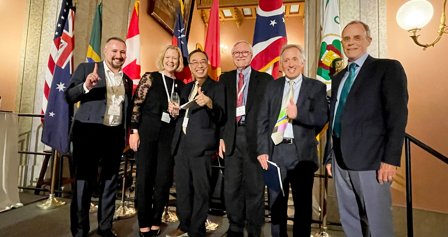 Starting at the second from the left: the representative of the city winning Top 1 of ICF Smart City